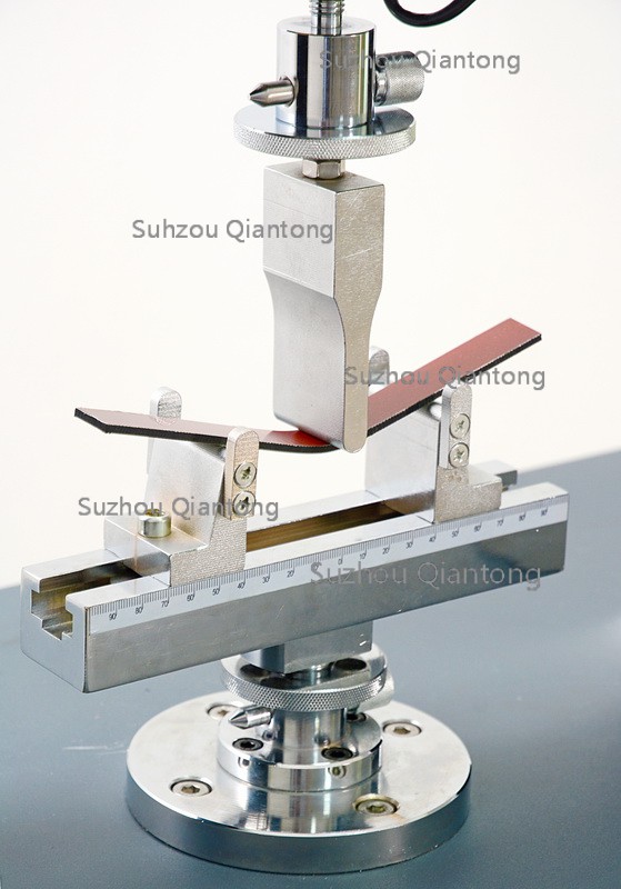 Flexión de tres puntos — máquina de ensayo universal QT
